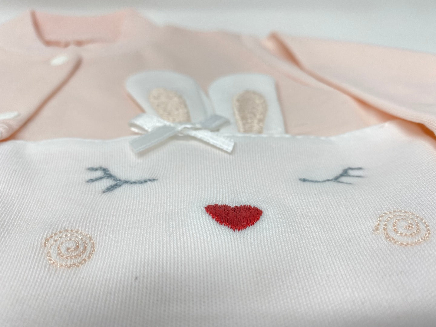 Baby Strampler Einteiler Häschen Stickerei